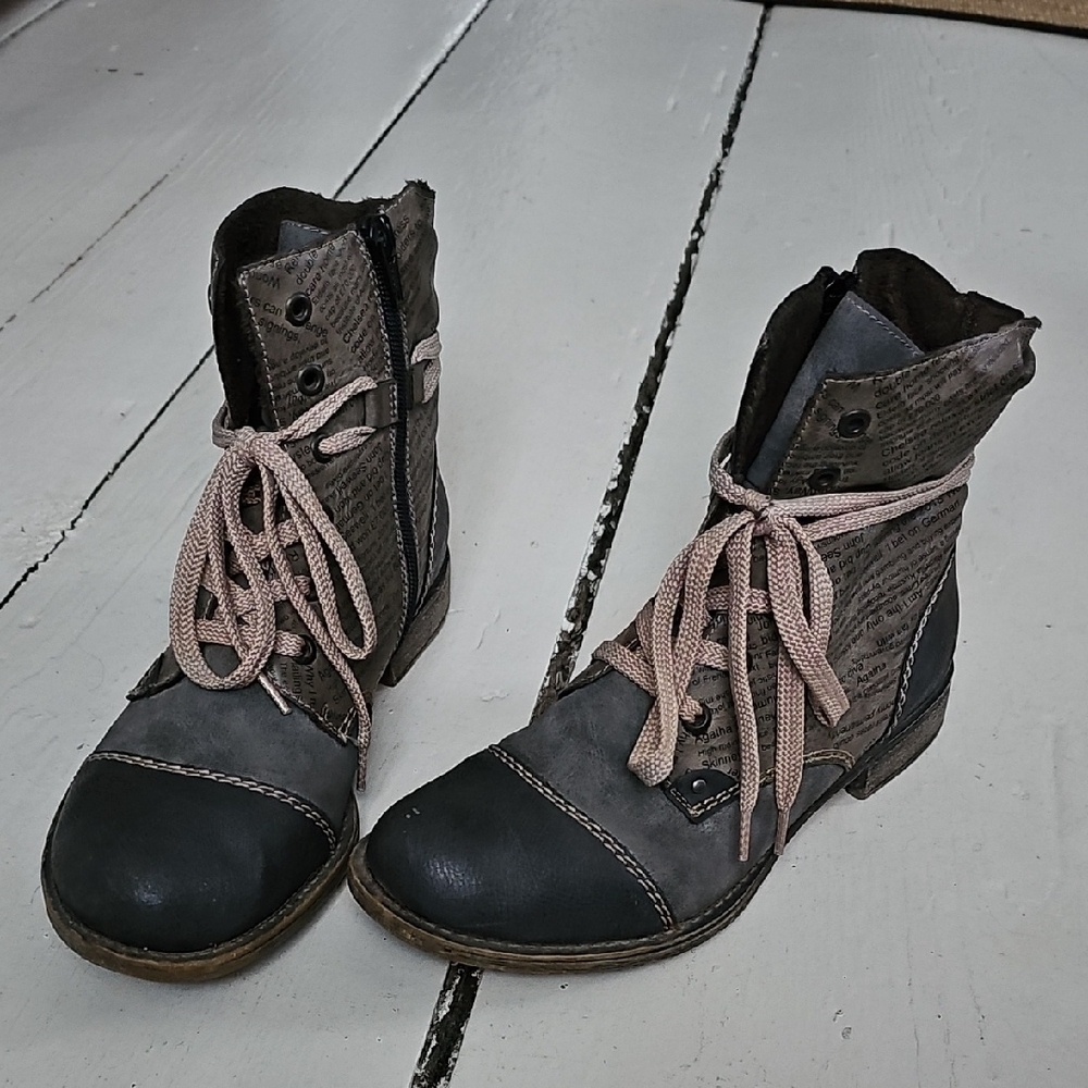 Stylish Gray and Black Women's Boots